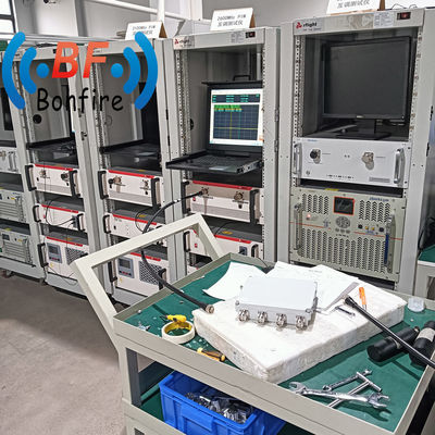 Πάνω κύμα 1710-2700MHz RF Low Pim Quadplexer DIN Γυναίκα -155dbc Quad-Band Combiner Γκρίζο