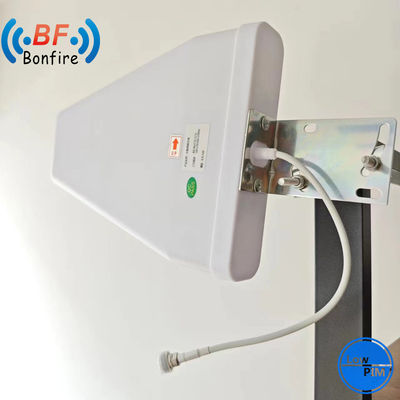 20 dBi Διπλό Πολωμένο 2X2 MIMO Πίνακας Patch 5,8 GHz Αντένα για 698-4000MHz