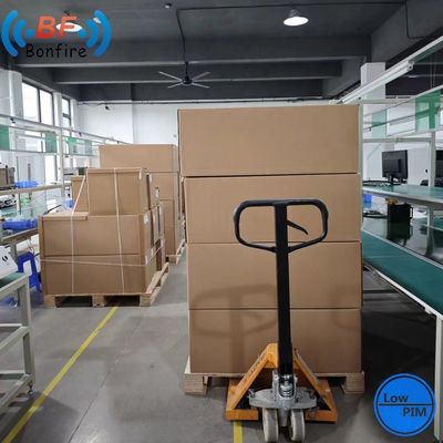 20 dBi Διπλό Πολωμένο 2X2 MIMO Πίνακας Patch 5,8 GHz Αντένα για 698-4000MHz