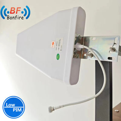 Λευκή εσωτερική υψηλής απόδοσης VHF 698-4000MHz Omni Ceiling Antenna με ισχυρή λήψη