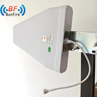 Ενσωματωμένη κεραία 698-4000MHz 2/3/5dBi για δυνατότητα ενίσχυσης σήματος 4G 5G