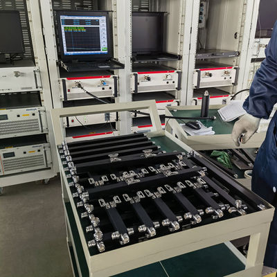 Υπερ-ευρυζωνική ζώνη 2/3/4 Way Low Pim Αντιδραστικός High Power Splitter με διεπαφή DIN-F