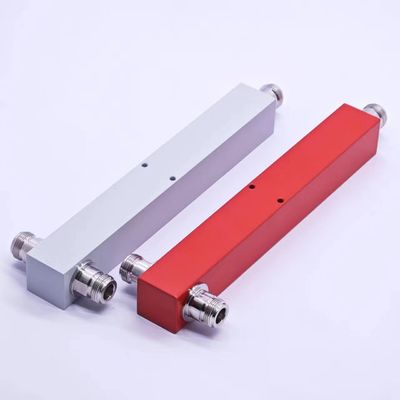 Μέγεθος πακέτου 22.00cm * 7.00cm * 4.00cm Υψηλή ισχύς N-F IP65 698-3800MHz 2 Way Splitter