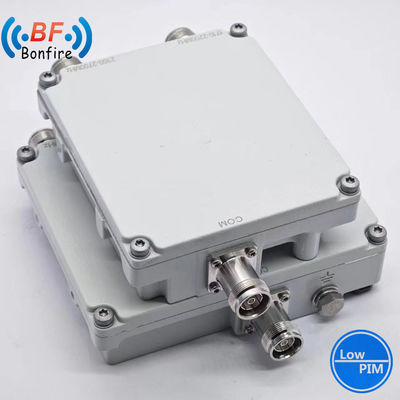 Ο συνδυαστής ραδιοφωνίας Grey Triplexer 50W 2 Way UHF 1710-1880 1920-2170 2300-2400 2500-2700MHz N-50K Connector