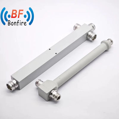 Μαύρος 2 Way Cavity Power Splitter 2400-6000MHz NF σύνδεσμος σε προσαρμοσμένο σχεδιασμό