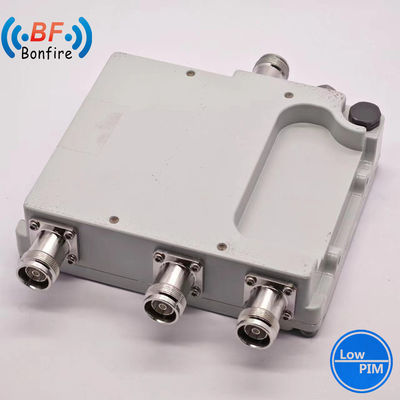 Αρχικό Κόκκινο 3 Way UHF Combiner 2500-2700MHz Quad-Band Combiner Triplexer RF Diplexer