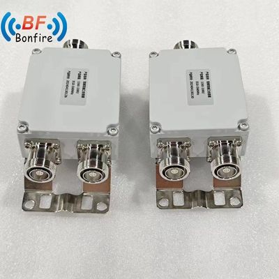 Χαμηλό Pim -160dbc Δύο ζώνη συνδυαστής 2300-2400 2500-2700MHz με DIN θηλυκό σύνδεσμο