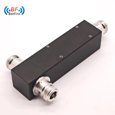 Χαμηλή απώλεια εισαγωγής Χαμηλή Vswr 5000-6000MHz 50W Δύο οδοι Power Splitter N Γυναίκα IP60 για Ibs/Das