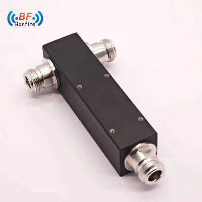 500W Δύο-Δρόμος Power Splitter 5000-6000MHz -155dBc 4.3-10 Γυναίκα IP65 Προσαρμοσμένο γκρι χρώμα