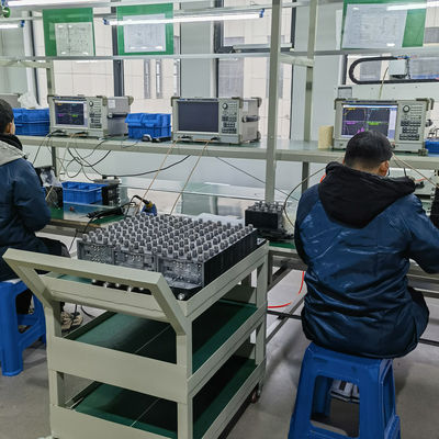 Πακέτο Ακαθάριστο βάρος 2.000kg 2 σε 1 Υβριδικό συνδυαστικό σύνδεσμο 4.3-10 F εσωτερικό/εξωτερικό IP65