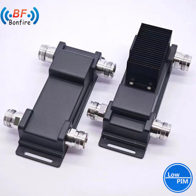 100W 90 βαθμούς 3dB RF υβριδικό ζευγάρι 698-4000MHz Υβριδικός συνδυαστής IP60 N Γυναικεία τύπου Κόκκινο