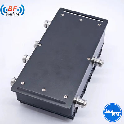 Μέγεθος πακέτου 22,00cm * 12,00cm * 8,00cm 698-4000MHz 4X4 3dB Υβριδικός συνδυαστής N Γυναικείο