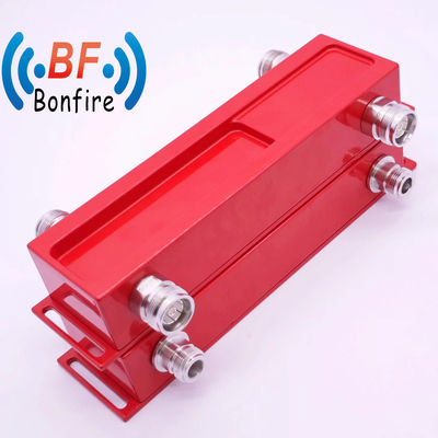 698-3800MHz 3dB Κόκκινο Χρώμα Υβριδικό Σύνδεσμο 4.3-10 Γυναίκα 2 σε 2 έξω Συνδυαστής IP65 -160dbc