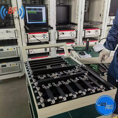Μέγεθος πακέτου 22.00cm * 7.00cm * 4.00cm 2 Way Power Splitters Divider με Qn Connector