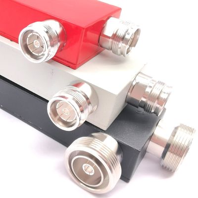 Εσωτερικός/εξωτερικός IP65 698-4200MHz Ασύρματος Δας Ανταποκρινόμενος Κατευθυντικός Συνδετήρας Προσαρμοσμένος