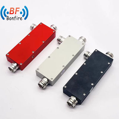 Ενίσχυση του σήματος 2 τρόποι GSM UHF CDMA 700-3800MHz 7dB Σωλήνωση Κατευθυντικού Ραδιοφωνικού Επαναλαμβανόμενου Αντενών Συνδετήρα