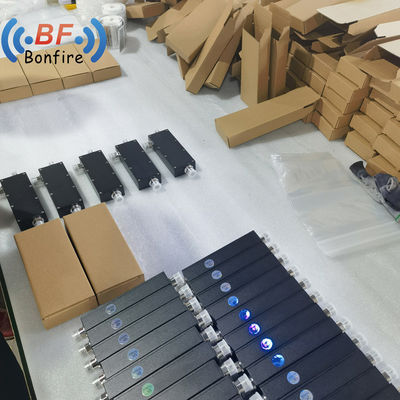 Προσαρμοσμένος 138-960MHz 6 8 10 15 20 30dB κατευθυντικός ζεύγος VHF UHF για τη δημόσια ασφάλεια