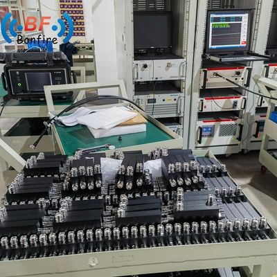 Εσωτερικός/εξωτερικός IP65 VHF UHF 136-470MHz RF 8dB κατευθυντικός ζεύγος N θηλυκός σύνδεσμος