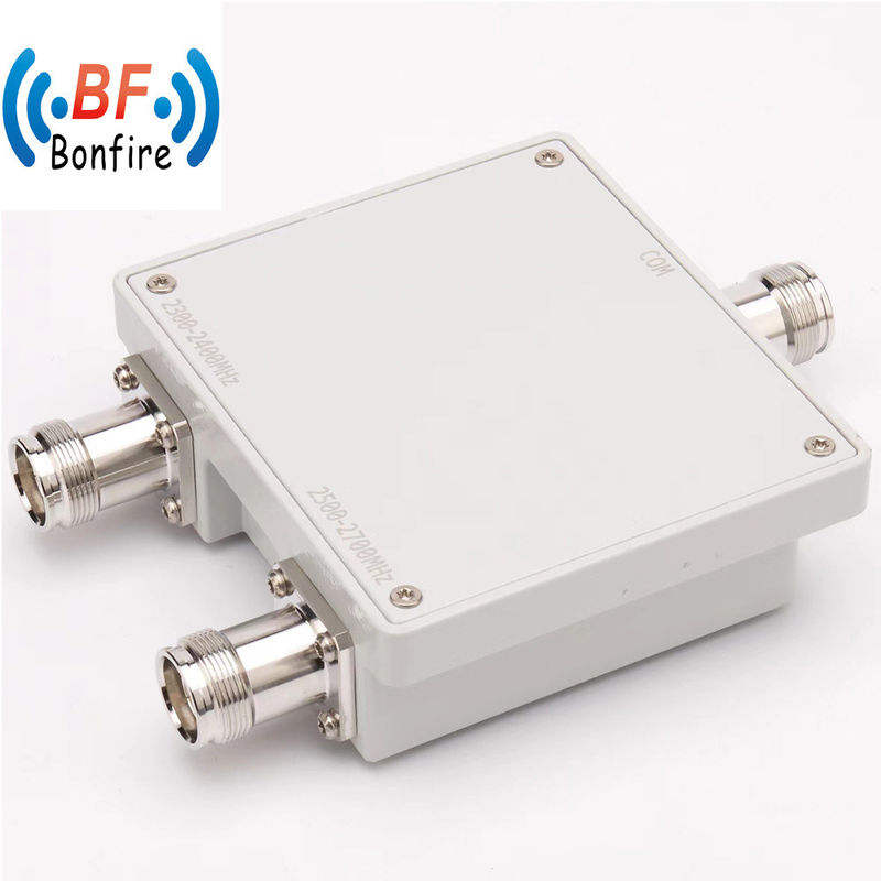 4.3-10 F Διασύνδεση Διπλής ζώνης Low Pim Combiner 380-960 1710-2700MHz Διπλή ζώνη κάλυψης