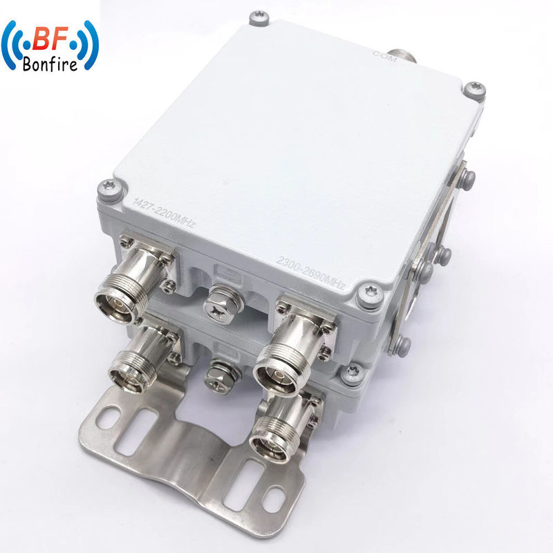 Δύο ζώνες Low Pim Combiner 698-960MHz 1710-2700MHz 4.3-10-F DIN-F για δίκτυο 4G LTE