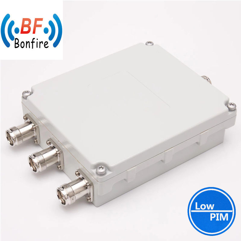 4.3-10 F Διασύνδεση DIN-F RF Triplexer Triple Band Combiner 380-2700MHz Γκρι/Κόκκινο/Μαύρο
