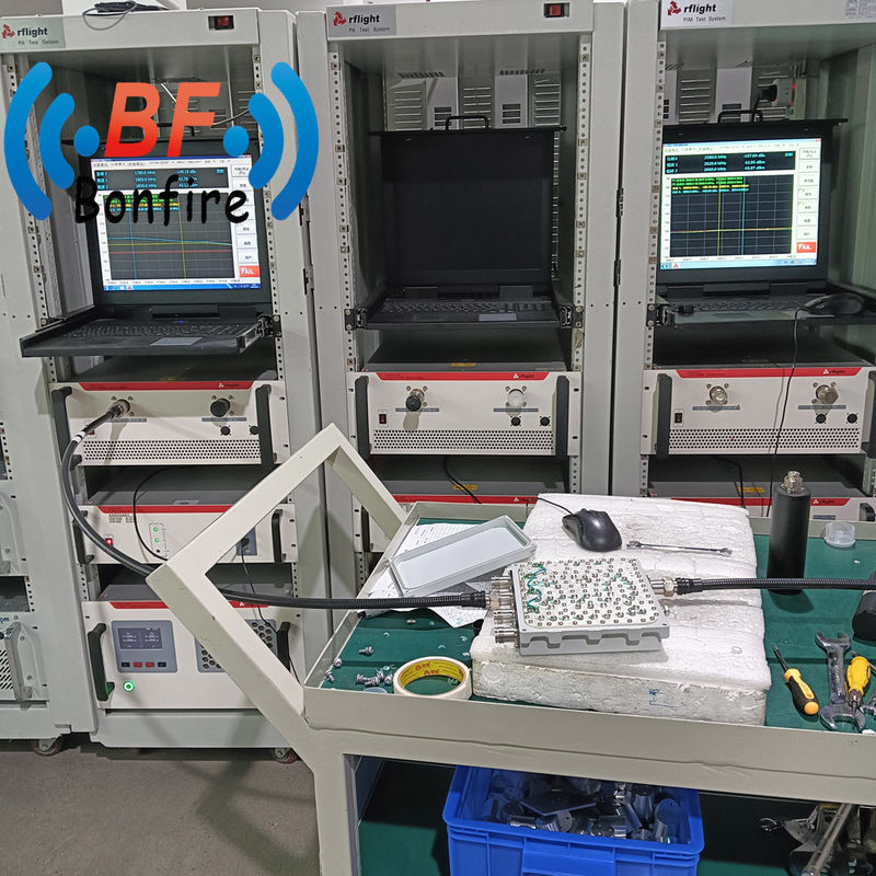 HL-1727-847701 843301 1700-2700MHz Πενταδιάστατος πολλαπλέξερ RF τετρασύρματος συνδυαστής για Das Ibs