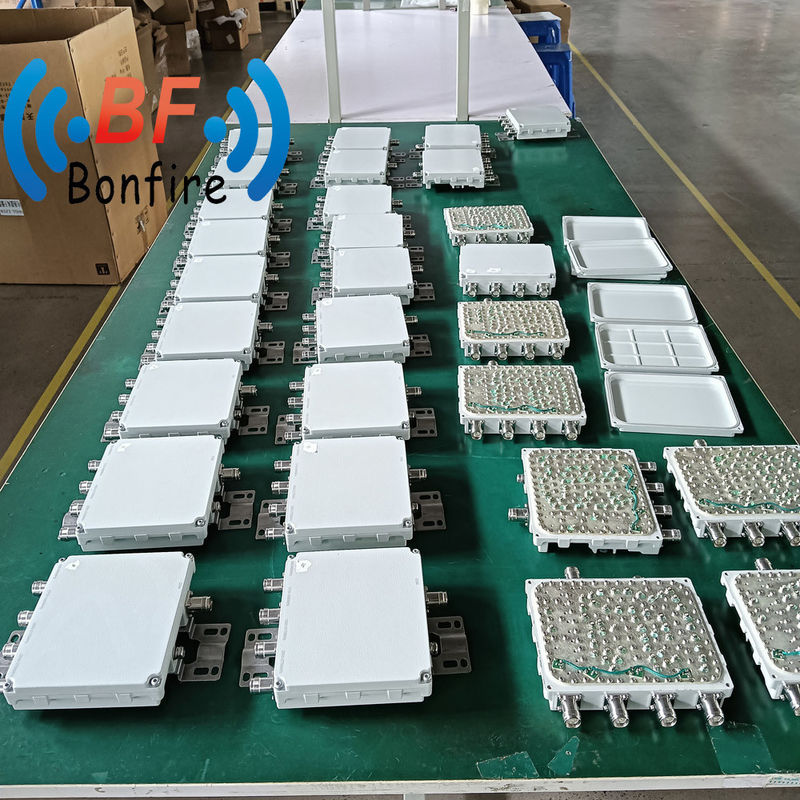 1710-2700MHz RF Low Pim Quadplexer Indoor Multiplexer Quad-Band Combiner 4.3-10 Γυναίκα