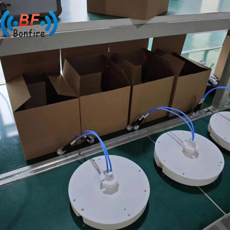 Εσωτερικό υψηλό κέρδος 4*4 MIMO RFID Πίνακα μεγάλης εμβέλειας Αντένα 60° 1710-2700 3300-4000MHz 2km