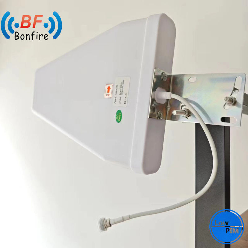 698-4000MHz στενή ακτίνα καλωδίου κεραίας OEM / ODM παραγωγή για εξωτερικούς σταθμούς