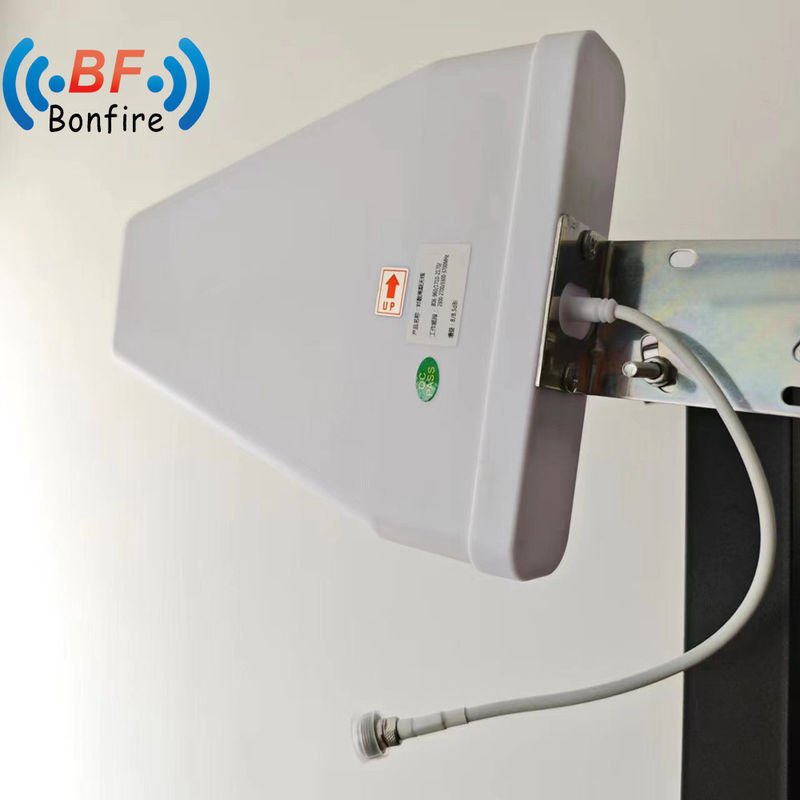 Ενσωματωμένη κεραία 698-4000MHz 2/3/5dBi για δυνατότητα ενίσχυσης σήματος 4G 5G