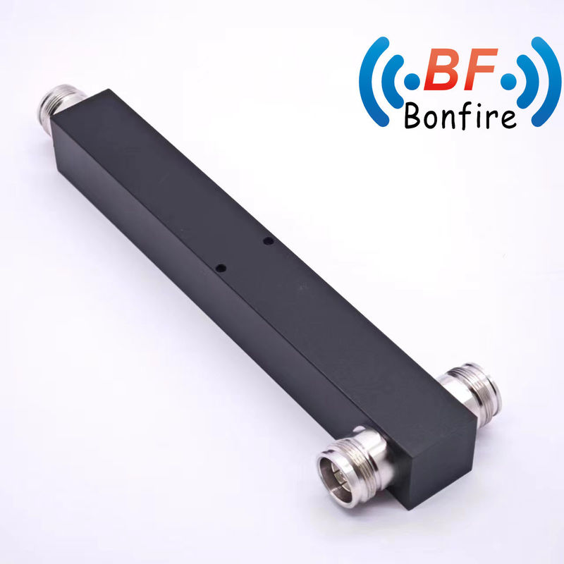 698-4200MHz Low Pim Power Divider Splitter 2 Way 4.3-10 Γυναικείο Τύπος σε εξατομικευμένο