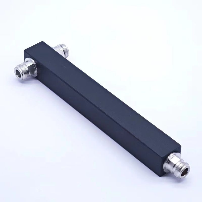 Μέγεθος πακέτου 22.00cm * 7.00cm * 4.00cm Υψηλή ισχύς N-F IP65 698-3800MHz 2 Way Splitter