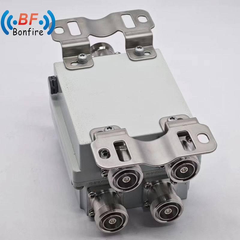 Προσαρμοσμένος Γκρι 300W Αδιάβροχος IP65 RF Diplexer Συνδυαστής με 4.3-10 Γυναικείο Συνδετήρα