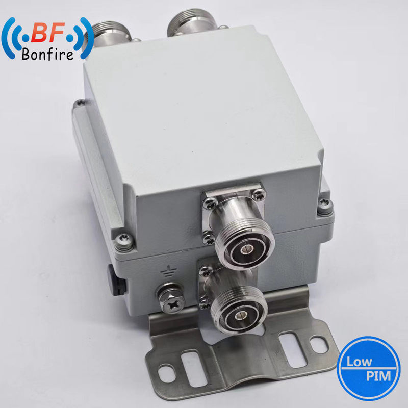 Προσαρμοσμένος Low Pim 200W Triplexer RF Diplexer Combiner για συνολική χωρητικότητα Ibs / Das