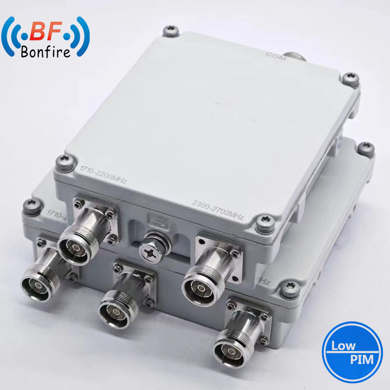 Αρχικό Κόκκινο 3 Way UHF Combiner 2500-2700MHz Quad-Band Combiner Triplexer RF Diplexer