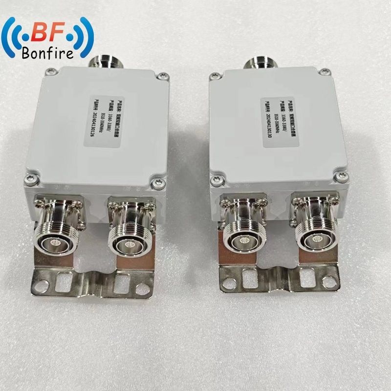 Χαμηλό Pim -160dbc Δύο ζώνη συνδυαστής 2300-2400 2500-2700MHz με DIN θηλυκό σύνδεσμο