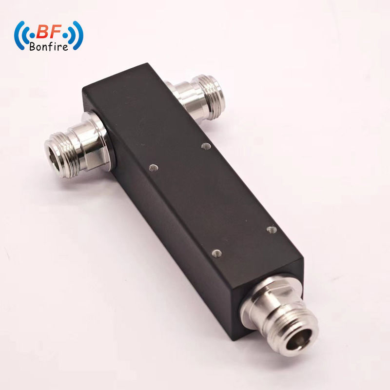 500W Δύο-Δρόμος Power Splitter 5000-6000MHz -155dBc 4.3-10 Γυναίκα IP65 Προσαρμοσμένο γκρι χρώμα