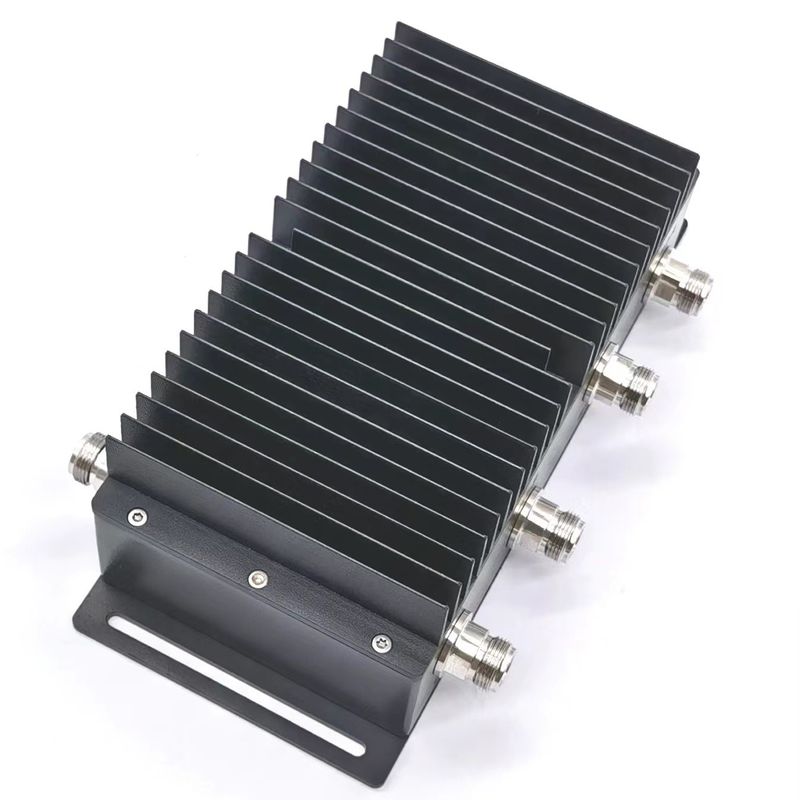 698-3800MHz Χαμηλή απώλεια εισαγωγής 4 σε 1 εκτός Υβριδικός σύνδεσμος NF RF Υβριδικός συνδυαστής Μαύρο