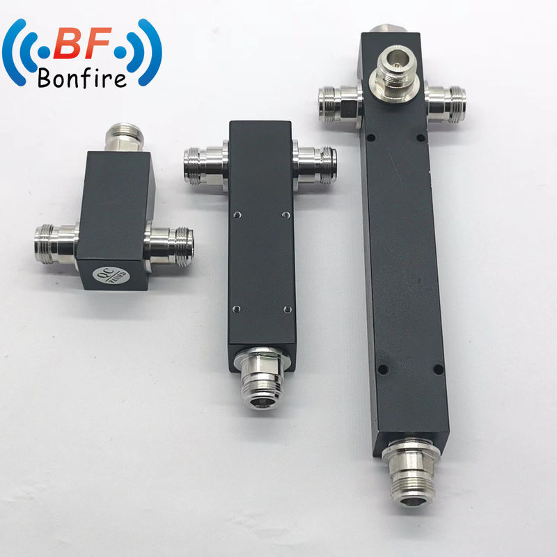3200W IP65 4.3-10 Γυναικεία ραδιοσυχνότητα σχιστήρας ισχύος 2 Way 698-4000MHz 50ohm για ανθεκτική