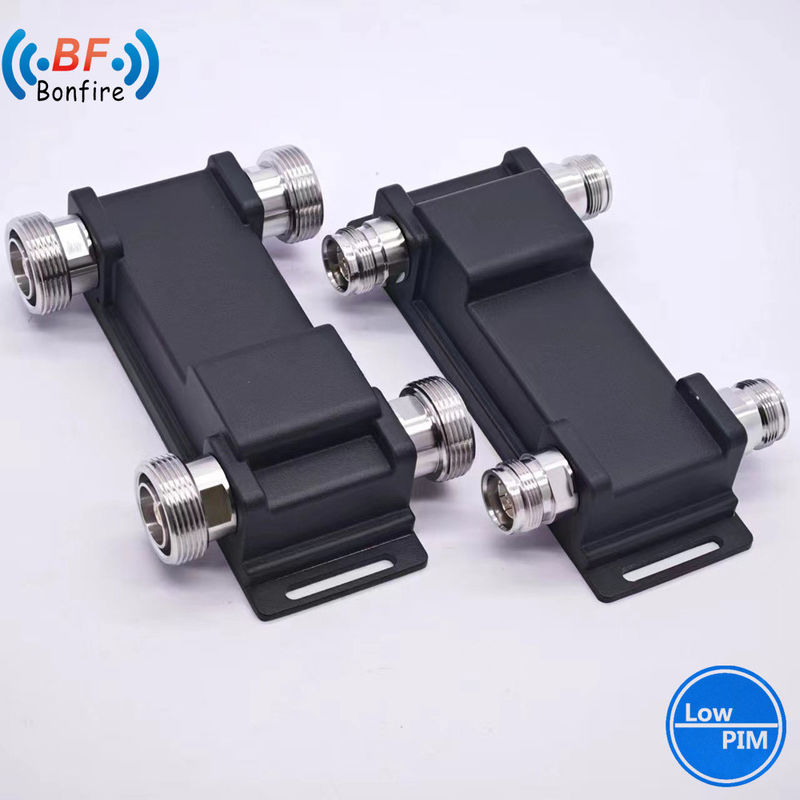 Γκρι 698-4000MHz UHF Υβριδικός Συνδυαστής 4 σε 1 έξω RF Υβριδικός Συνδυαστής για το In-Building Das